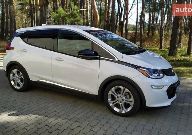 Белый Шевроле Bolt EV, объемом двигателя 0 л и пробегом 170 тыс. км за 14950 $, фото 5 на Automoto.ua