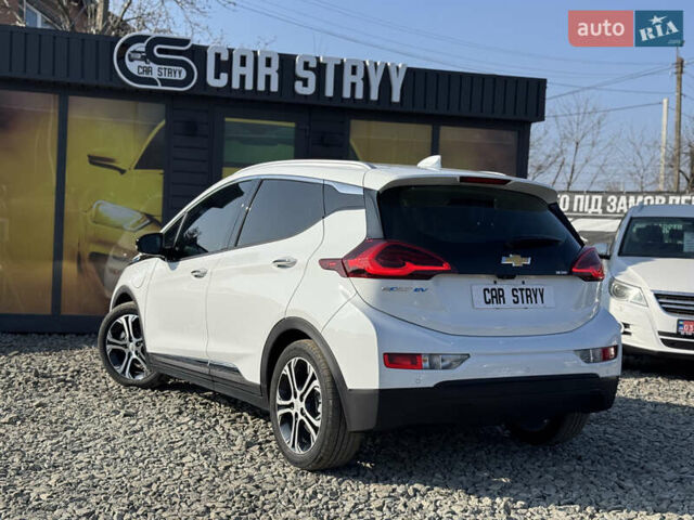 Белый Шевроле Bolt EV, объемом двигателя 0 л и пробегом 39 тыс. км за 16999 $, фото 5 на Automoto.ua