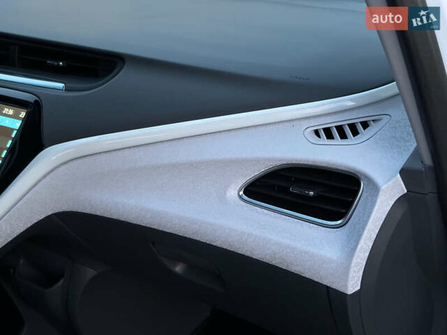 Белый Шевроле Bolt EV, объемом двигателя 0 л и пробегом 40 тыс. км за 15250 $, фото 87 на Automoto.ua