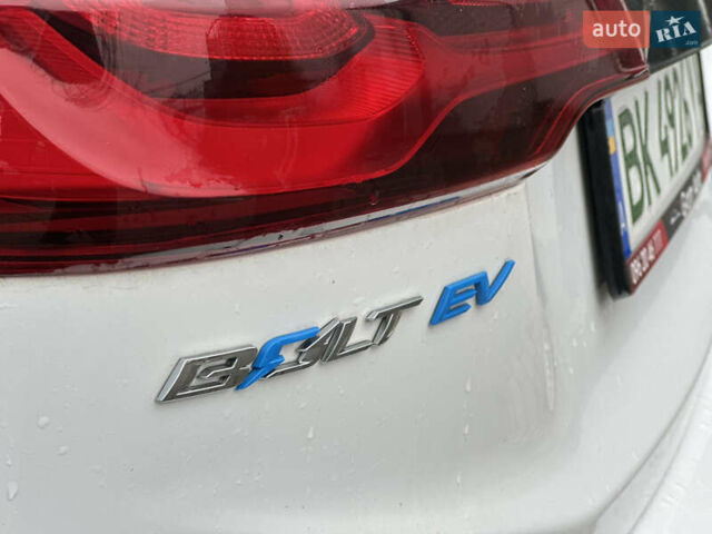 Белый Шевроле Bolt EV, объемом двигателя 0 л и пробегом 116 тыс. км за 16950 $, фото 7 на Automoto.ua