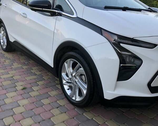 Белый Шевроле Bolt EV, объемом двигателя 0 л и пробегом 22 тыс. км за 21900 $, фото 1 на Automoto.ua