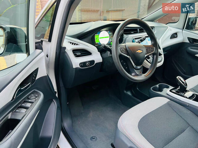 Белый Шевроле Bolt EV, объемом двигателя 0 л и пробегом 100 тыс. км за 14000 $, фото 9 на Automoto.ua