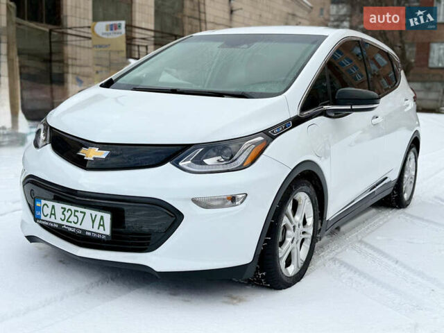 Белый Шевроле Bolt EV, объемом двигателя 0 л и пробегом 77 тыс. км за 15200 $, фото 4 на Automoto.ua