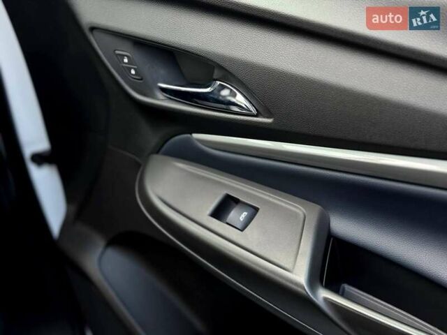 Белый Шевроле Bolt EV, объемом двигателя 0 л и пробегом 56 тыс. км за 21000 $, фото 41 на Automoto.ua