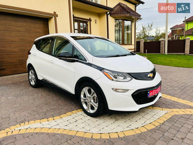 Белый Шевроле Bolt EV, объемом двигателя 0 л и пробегом 100 тыс. км за 14000 $, фото 1 на Automoto.ua