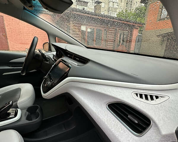 Белый Шевроле Bolt EV, объемом двигателя 0 л и пробегом 28 тыс. км за 18500 $, фото 19 на Automoto.ua
