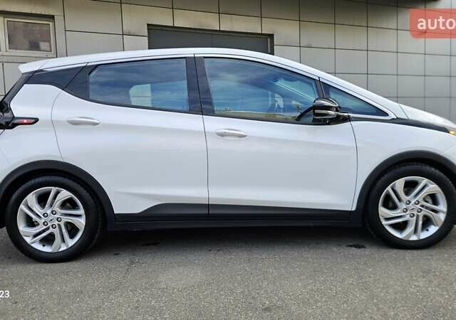 Белый Шевроле Bolt EV, объемом двигателя 0 л и пробегом 45 тыс. км за 16950 $, фото 7 на Automoto.ua