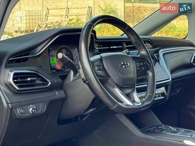 Белый Шевроле Bolt EV, объемом двигателя 0 л и пробегом 45 тыс. км за 18100 $, фото 12 на Automoto.ua