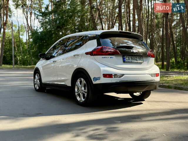 Белый Шевроле Bolt EV, объемом двигателя 0 л и пробегом 68 тыс. км за 14800 $, фото 8 на Automoto.ua