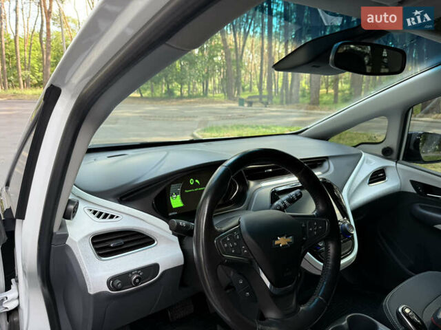 Белый Шевроле Bolt EV, объемом двигателя 0 л и пробегом 69 тыс. км за 14950 $, фото 10 на Automoto.ua