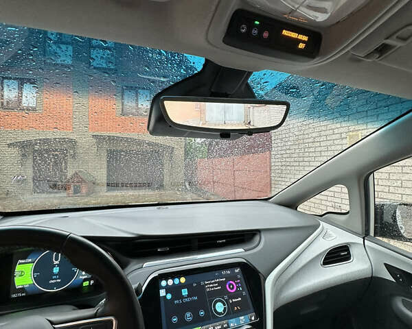 Белый Шевроле Bolt EV, объемом двигателя 0 л и пробегом 28 тыс. км за 18500 $, фото 14 на Automoto.ua