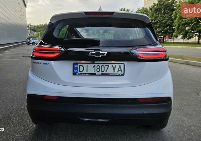 Белый Шевроле Bolt EV, объемом двигателя 0 л и пробегом 45 тыс. км за 16950 $, фото 4 на Automoto.ua