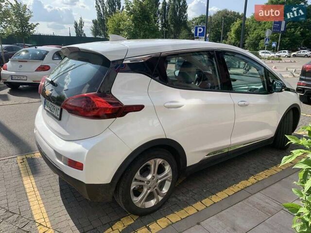 Белый Шевроле Bolt EV, объемом двигателя 0 л и пробегом 26 тыс. км за 16500 $, фото 4 на Automoto.ua