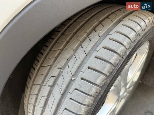 Белый Шевроле Bolt EV, объемом двигателя 0 л и пробегом 69 тыс. км за 14950 $, фото 25 на Automoto.ua