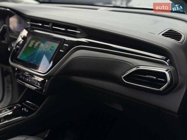 Белый Шевроле Bolt EV, объемом двигателя 0 л и пробегом 56 тыс. км за 21000 $, фото 42 на Automoto.ua