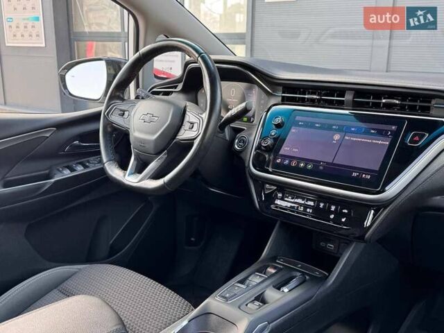 Белый Шевроле Bolt EV, объемом двигателя 0 л и пробегом 45 тыс. км за 18100 $, фото 10 на Automoto.ua