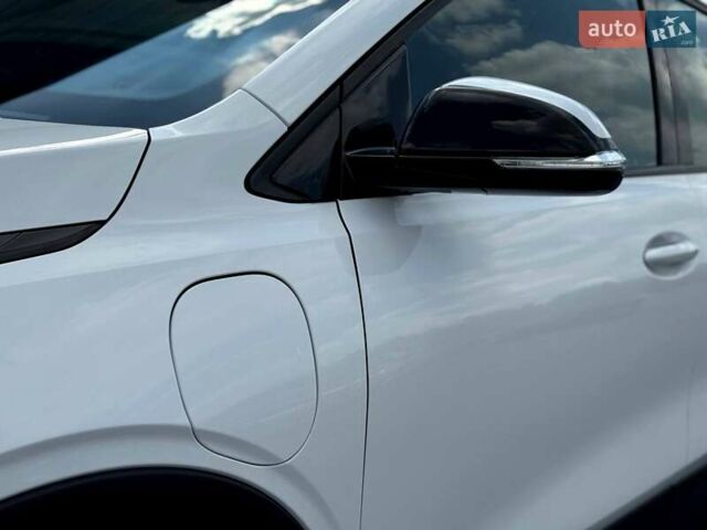 Белый Шевроле Bolt EV, объемом двигателя 0 л и пробегом 56 тыс. км за 21000 $, фото 4 на Automoto.ua