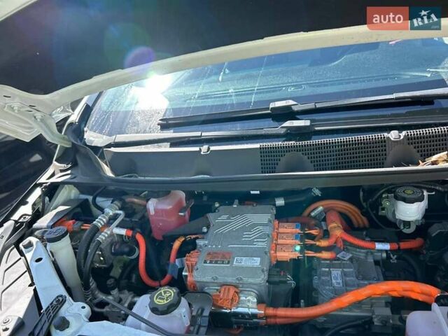 Белый Шевроле Bolt EV, объемом двигателя 0 л и пробегом 55 тыс. км за 16999 $, фото 41 на Automoto.ua