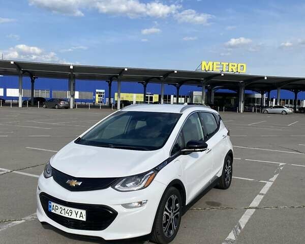 Белый Шевроле Bolt EV, объемом двигателя 0 л и пробегом 100 тыс. км за 12800 $, фото 11 на Automoto.ua