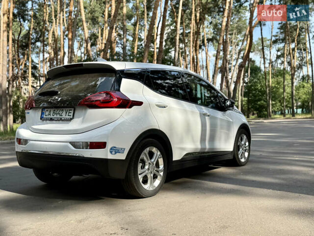 Белый Шевроле Bolt EV, объемом двигателя 0 л и пробегом 69 тыс. км за 14950 $, фото 4 на Automoto.ua