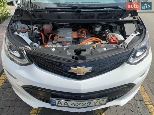 Белый Шевроле Bolt EV, объемом двигателя 0 л и пробегом 26 тыс. км за 16500 $, фото 6 на Automoto.ua