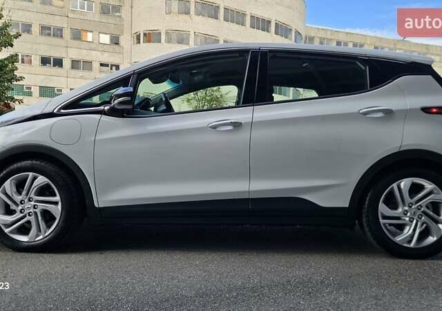 Белый Шевроле Bolt EV, объемом двигателя 0 л и пробегом 45 тыс. км за 16950 $, фото 1 на Automoto.ua