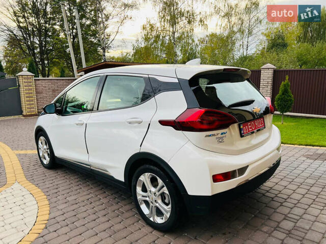 Белый Шевроле Bolt EV, объемом двигателя 0 л и пробегом 100 тыс. км за 14000 $, фото 3 на Automoto.ua