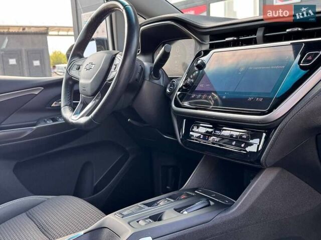 Белый Шевроле Bolt EV, объемом двигателя 0 л и пробегом 45 тыс. км за 18100 $, фото 11 на Automoto.ua