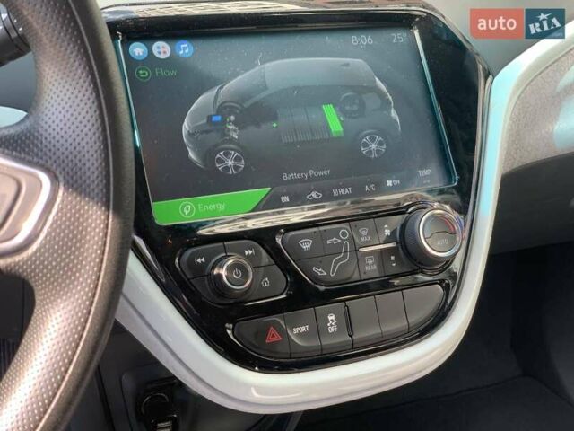 Белый Шевроле Bolt EV, объемом двигателя 0 л и пробегом 26 тыс. км за 16500 $, фото 10 на Automoto.ua