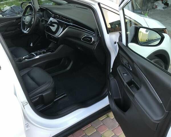 Белый Шевроле Bolt EV, объемом двигателя 0 л и пробегом 22 тыс. км за 21900 $, фото 9 на Automoto.ua