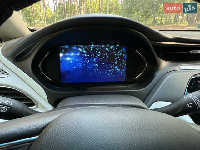 Белый Шевроле Bolt EV, объемом двигателя 0 л и пробегом 68 тыс. км за 14800 $, фото 32 на Automoto.ua