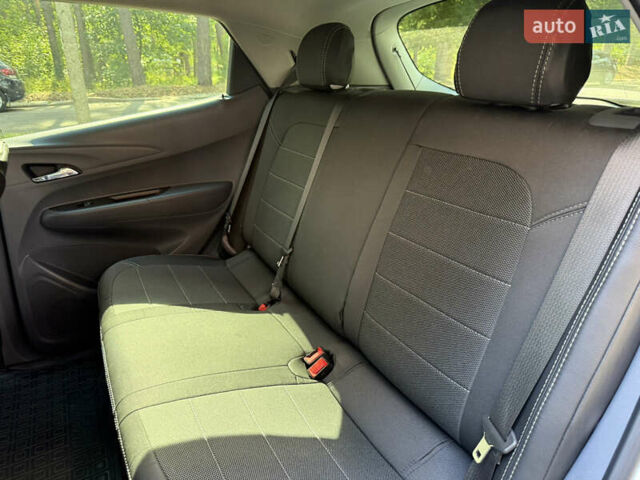 Белый Шевроле Bolt EV, объемом двигателя 0 л и пробегом 69 тыс. км за 14950 $, фото 19 на Automoto.ua