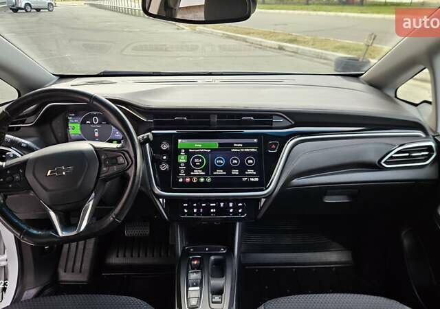Белый Шевроле Bolt EV, объемом двигателя 0 л и пробегом 45 тыс. км за 16950 $, фото 31 на Automoto.ua