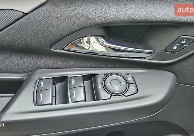 Белый Шевроле Bolt EV, объемом двигателя 0 л и пробегом 45 тыс. км за 16950 $, фото 33 на Automoto.ua
