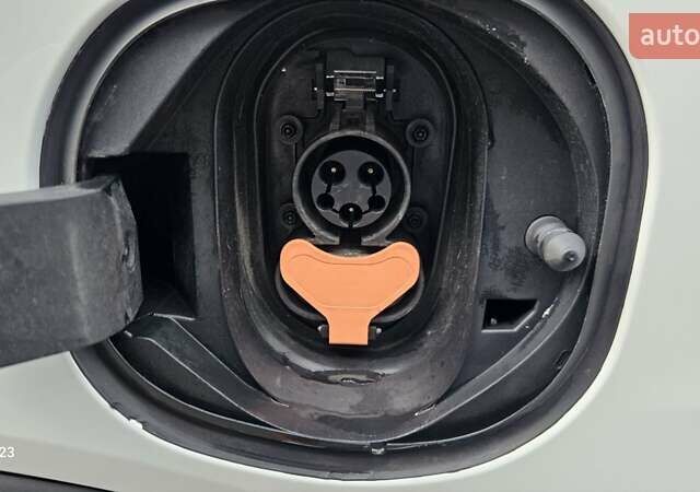 Белый Шевроле Bolt EV, объемом двигателя 0 л и пробегом 45 тыс. км за 16950 $, фото 18 на Automoto.ua