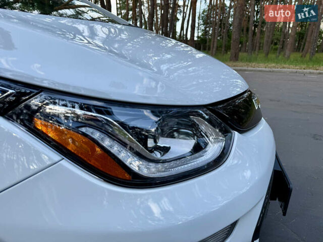 Белый Шевроле Bolt EV, объемом двигателя 0 л и пробегом 69 тыс. км за 14950 $, фото 32 на Automoto.ua