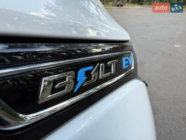 Белый Шевроле Bolt EV, объемом двигателя 0 л и пробегом 68 тыс. км за 14800 $, фото 10 на Automoto.ua