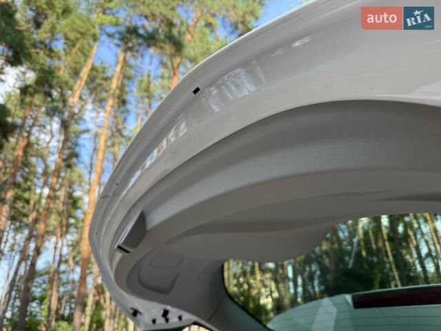 Белый Шевроле Bolt EV, объемом двигателя 0 л и пробегом 69 тыс. км за 14950 $, фото 9 на Automoto.ua