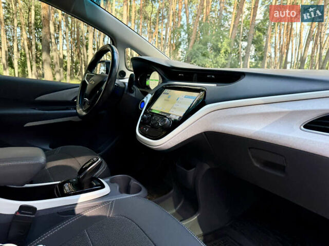 Белый Шевроле Bolt EV, объемом двигателя 0 л и пробегом 69 тыс. км за 14950 $, фото 13 на Automoto.ua