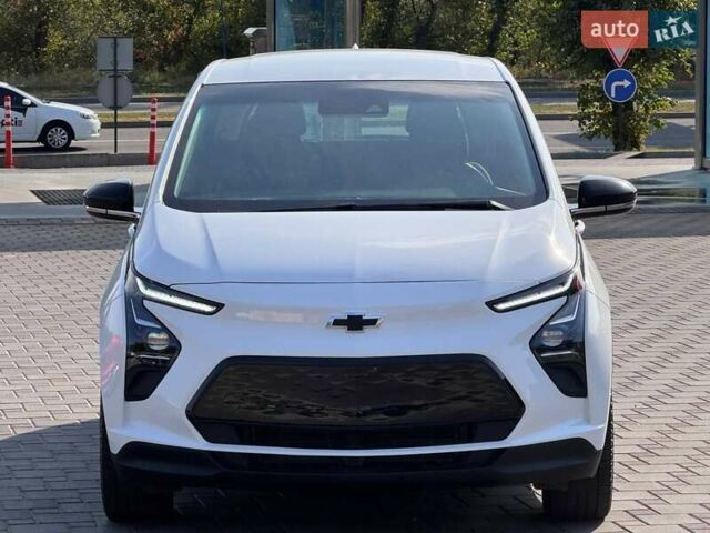 Белый Шевроле Bolt EV, объемом двигателя 0 л и пробегом 45 тыс. км за 18100 $, фото 2 на Automoto.ua