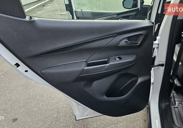 Белый Шевроле Bolt EV, объемом двигателя 0 л и пробегом 45 тыс. км за 16950 $, фото 35 на Automoto.ua