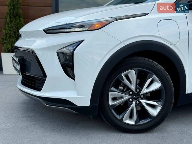 Белый Шевроле Bolt EV, объемом двигателя 0 л и пробегом 56 тыс. км за 21000 $, фото 3 на Automoto.ua