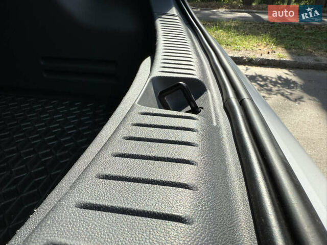 Белый Шевроле Bolt EV, объемом двигателя 0 л и пробегом 69 тыс. км за 14950 $, фото 8 на Automoto.ua