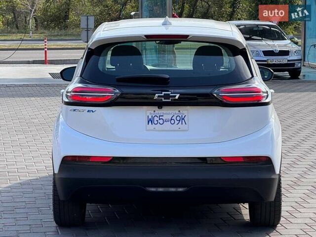 Белый Шевроле Bolt EV, объемом двигателя 0 л и пробегом 45 тыс. км за 18100 $, фото 7 на Automoto.ua