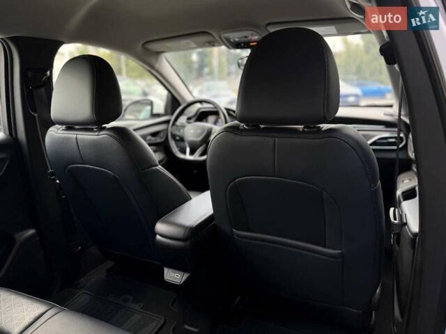 Белый Шевроле Bolt EV, объемом двигателя 0 л и пробегом 56 тыс. км за 21000 $, фото 43 на Automoto.ua