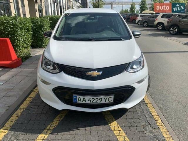 Белый Шевроле Bolt EV, объемом двигателя 0 л и пробегом 26 тыс. км за 16500 $, фото 3 на Automoto.ua