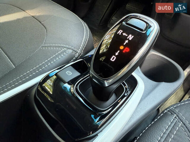 Белый Шевроле Bolt EV, объемом двигателя 0 л и пробегом 69 тыс. км за 14950 $, фото 17 на Automoto.ua