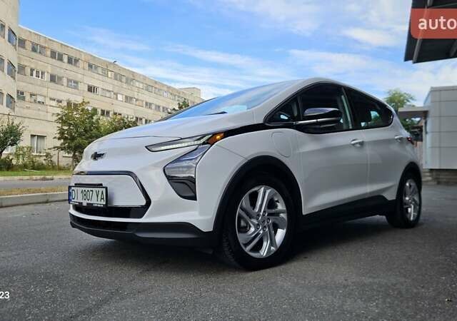 Белый Шевроле Bolt EV, объемом двигателя 0 л и пробегом 45 тыс. км за 16950 $, фото 5 на Automoto.ua