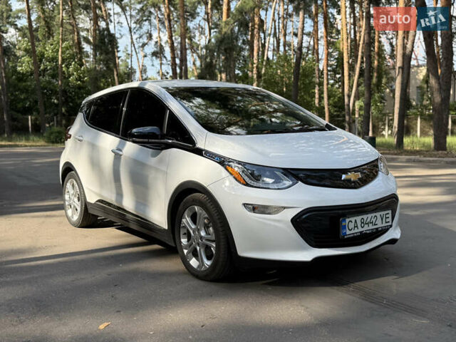 Белый Шевроле Bolt EV, объемом двигателя 0 л и пробегом 68 тыс. км за 14800 $, фото 4 на Automoto.ua