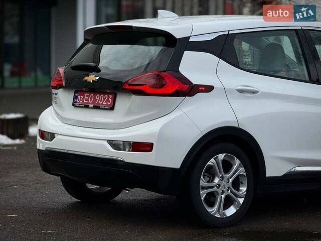 Белый Шевроле Bolt EV, объемом двигателя 0 л и пробегом 111 тыс. км за 15500 $, фото 5 на Automoto.ua